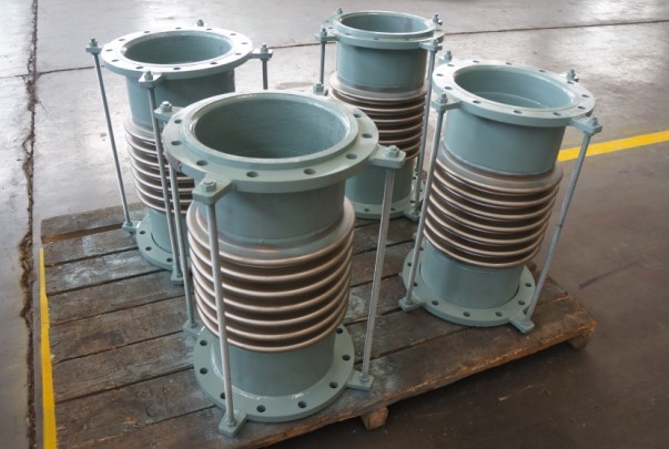 2013-10-11-14-42-46Universal internal pressure expansion joint.JPG